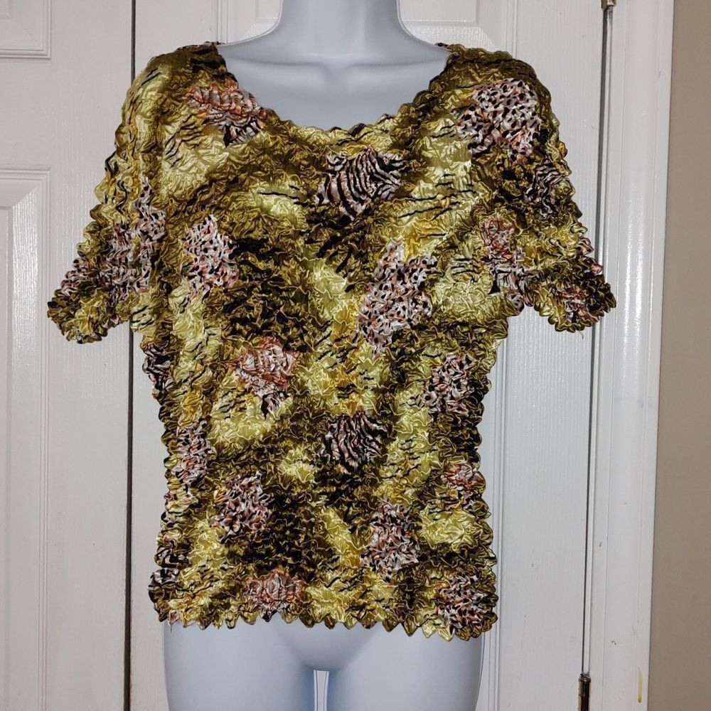 Short sleeve popcorn bubble stretch  top One Size NWOT